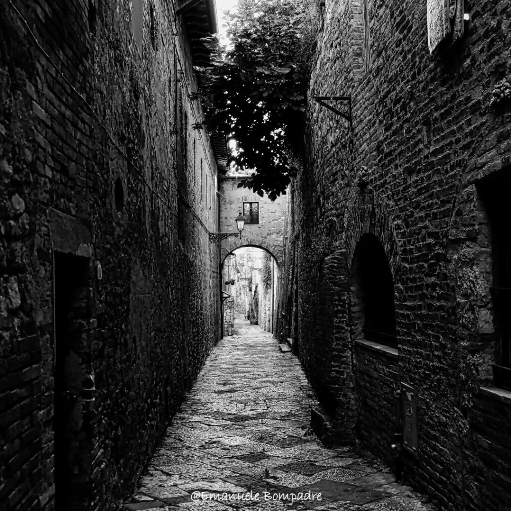 Colle Val d'Elsa, il borgo dei cristalli e delle meraviglie toscane