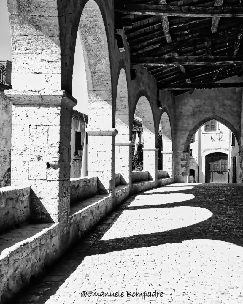 La Loggia dei mercanti a Sermoneta, centro nevralgico del commercio medievale