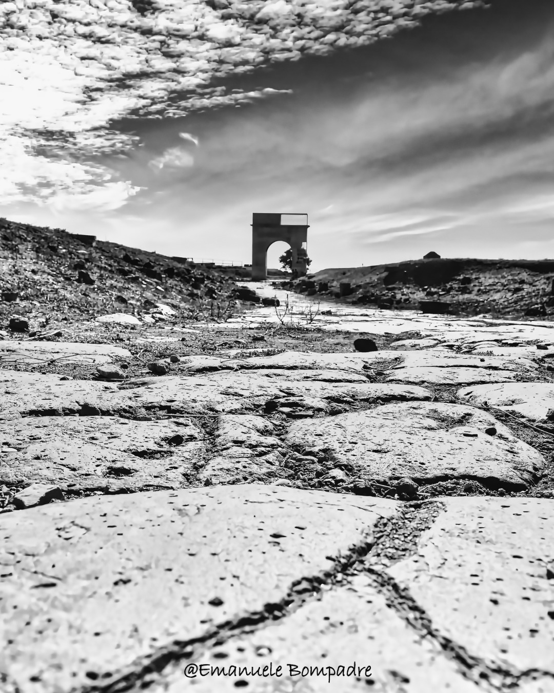 Le strade romane, un viaggio tra storia e pietre millenarie