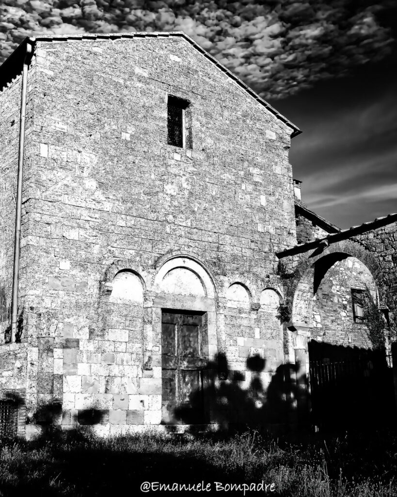 Abbazia di Santa Maria Assunta a Coneo: viaggio nel cuore del Medioevo toscano