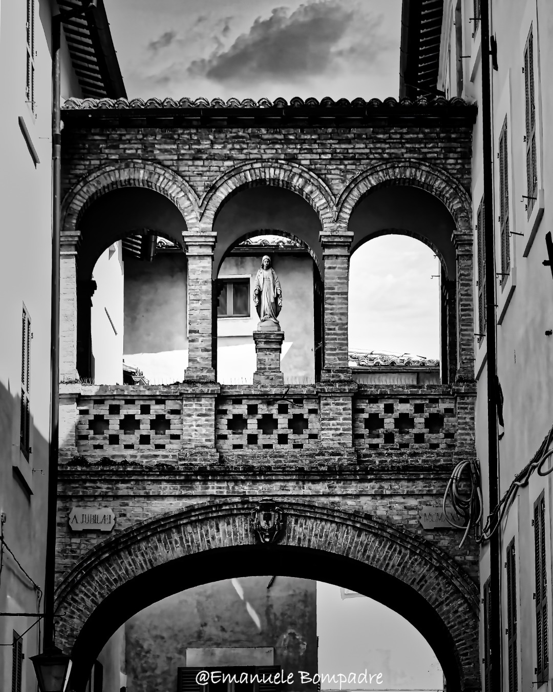 Spoleto, l’Arco del Seminario e la bellezza che non ti aspetti
