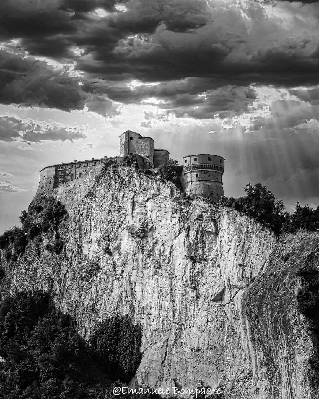 La rocca di San Leo vista dall’obiettivo: storia, mistero e suggestione
