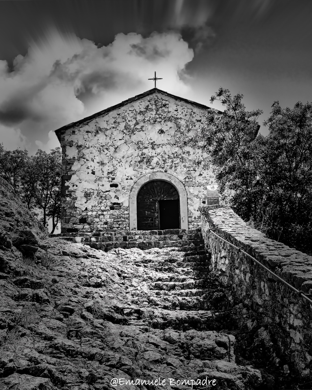 Il Santuario di Saiano, un rifugio spirituale sospeso tra natura e fede