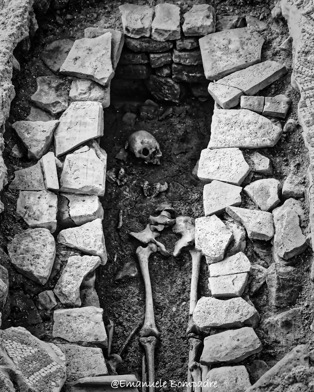 Rimini e la domus del chirurgo, un viaggio nel tempo tra mosaici, scheletri e storie antiche