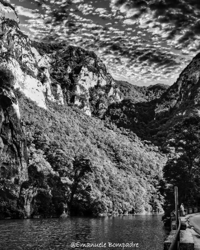 La gola del Furlo, dove l’Italia rivela la sua forza antica